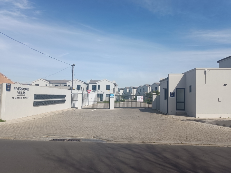 3 Bedroom Property for Sale in Peerless Park North Western Cape